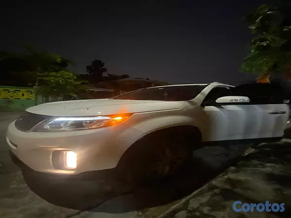 jeepetas y camionetas - KIA SORENTO 2015 blanca 
 3