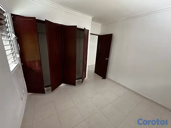 apartamentos - ¡Oportunidad! Vendo apartamento en Santo Domingo Oeste. 3er Nivel. 10