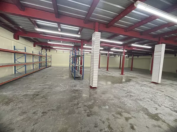 oficinas y locales comerciales - Alquiler nave en Villa Aura 5