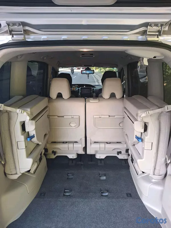 jeepetas y camionetas - Nissan serena 2019 5
