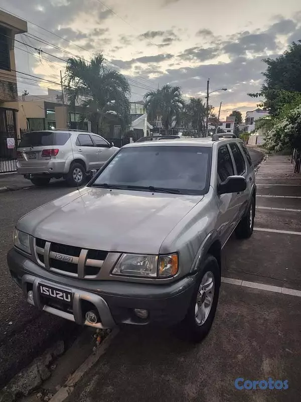 jeepetas y camionetas - Impecable Isuzu Rodeo 2004 2
