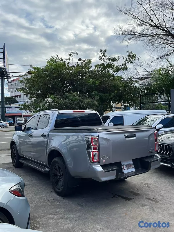 jeepetas y camionetas - Isuzu Dmax LSE 2022
 8
