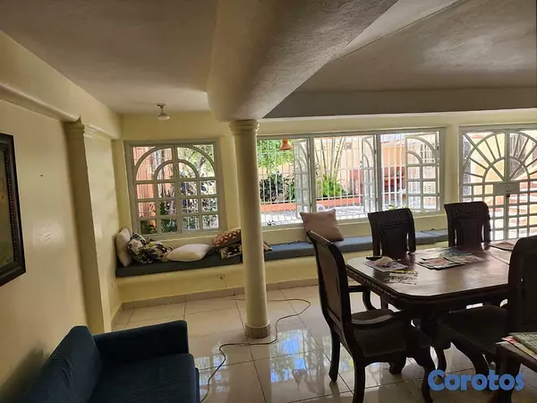 casas - En Venta Casa en Arroyo Hondo de 3 habitaciones 9