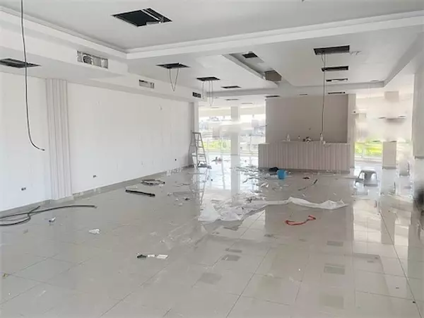 oficinas y locales comerciales - Local en naco espacio abierto 3