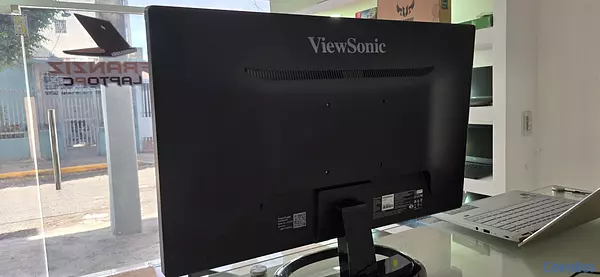 computadoras y laptops - Monitor ViewSonic 24 Pulgadas hdmi Salida de Audio full HD 3