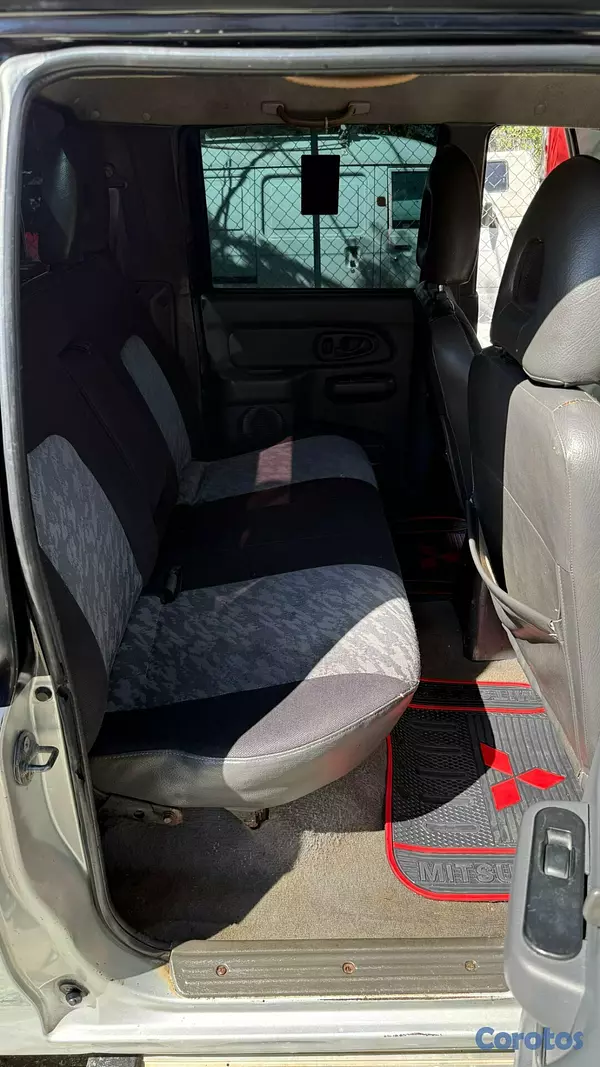 jeepetas y camionetas - Mitsubishi L 200  7