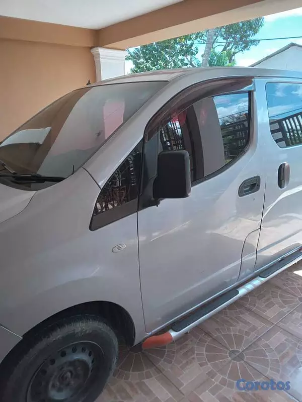 otros vehiculos - NISSAN NV200 AÑO 2015 RD$525mil ligeramente negoci 7