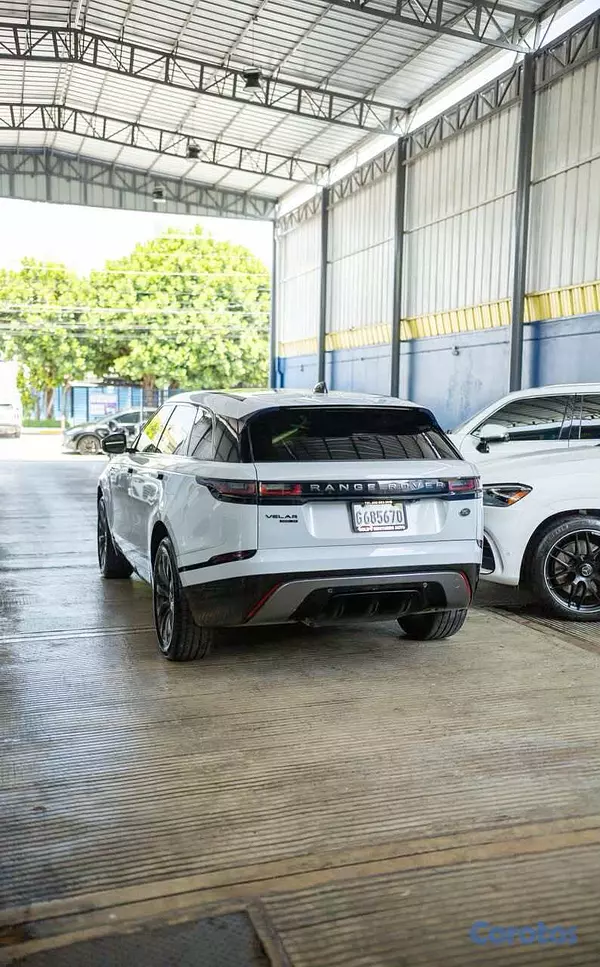 jeepetas y camionetas - Land Rover Range Rover Velar R-Dynamic 2018 Clean 4