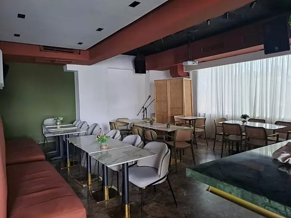 oficinas y locales comerciales - local  2do piso con terraza 117 mts en los prados 10