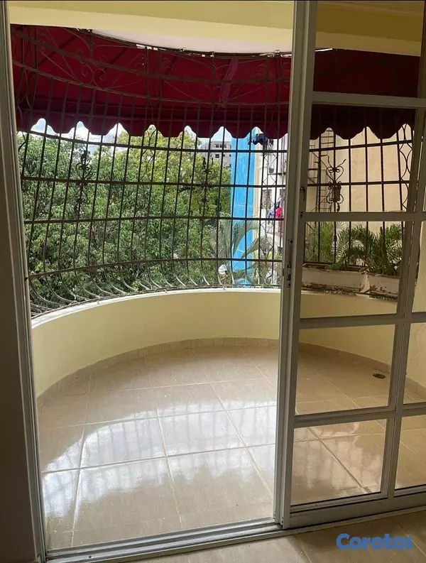 apartamentos - venta de apartamento en Alma Rosa 3er nivel de 135mts Santo Domingo  2