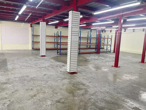 oficinas y locales comerciales - Alquiler nave en Villa Aura 7