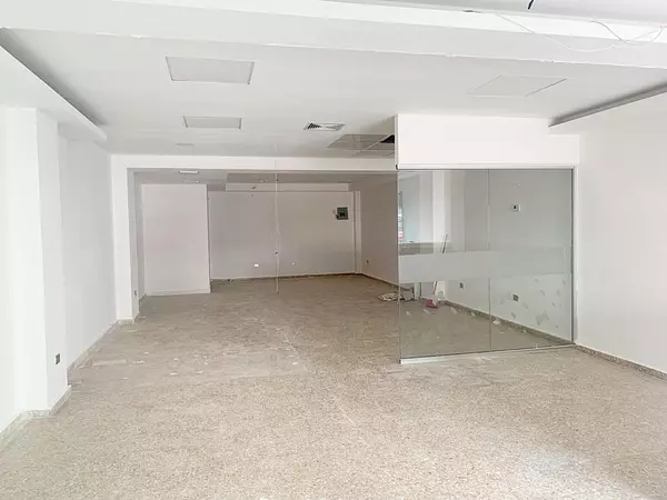 oficinas y locales comerciales - Local céntrico y amplio  5
