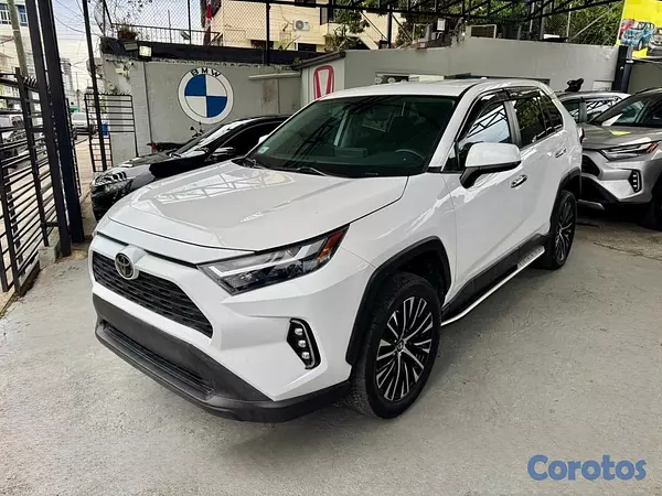 jeepetas y camionetas - Toyota RAV4 2023 LE plus  3