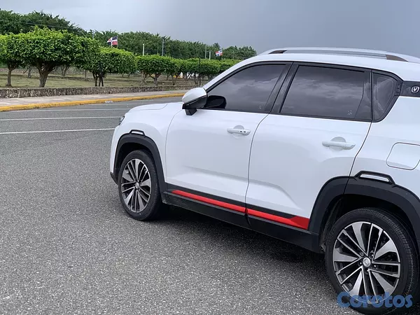 jeepetas y camionetas - Changan CS35 Plus, excelente estado, cómoda, moderna y lista para usar. 6