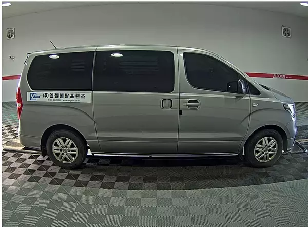 jeepetas y camionetas - HYUNDAI GRAND STAREX 2019 GRIS DIESEL 2
