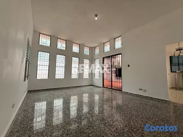 oficinas y locales comerciales - Local comercial de 250mt2 en alquiler en Los Prado 1