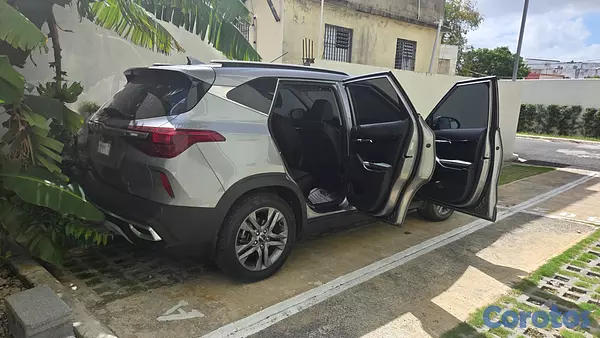 jeepetas y camionetas - Kia Seltos 2022 (Motor Doch de gasolina)  11
