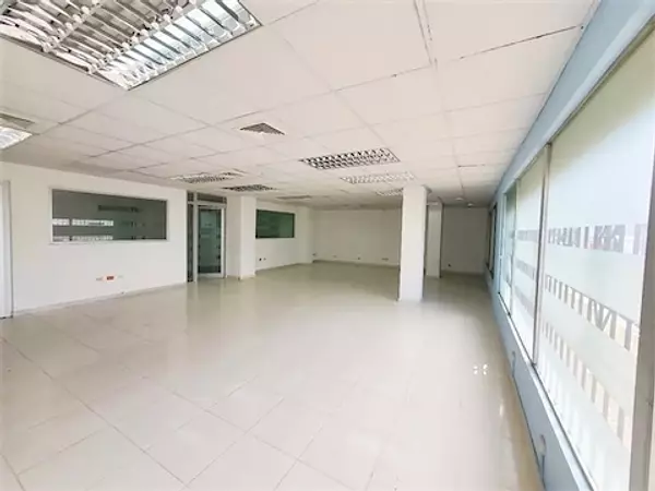 oficinas y locales comerciales - Local en primer nivel 258 m  6