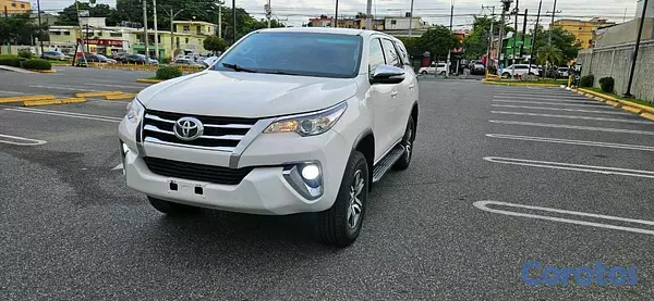 jeepetas y camionetas - Toyota fortuner 2018  3