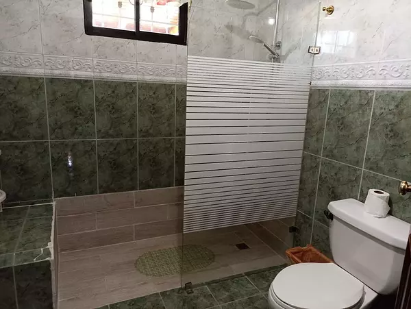 casas - Urbanización tropical, km 7 de la independencia. 

Hermosa casa con patio grande 1