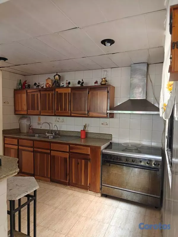 casas - Casa de 4 habitaciones en venta en Av. Independenc 8