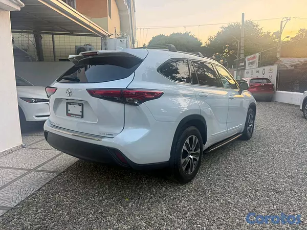jeepetas y camionetas - Toyota higlander xle 2022 clean carfax  7