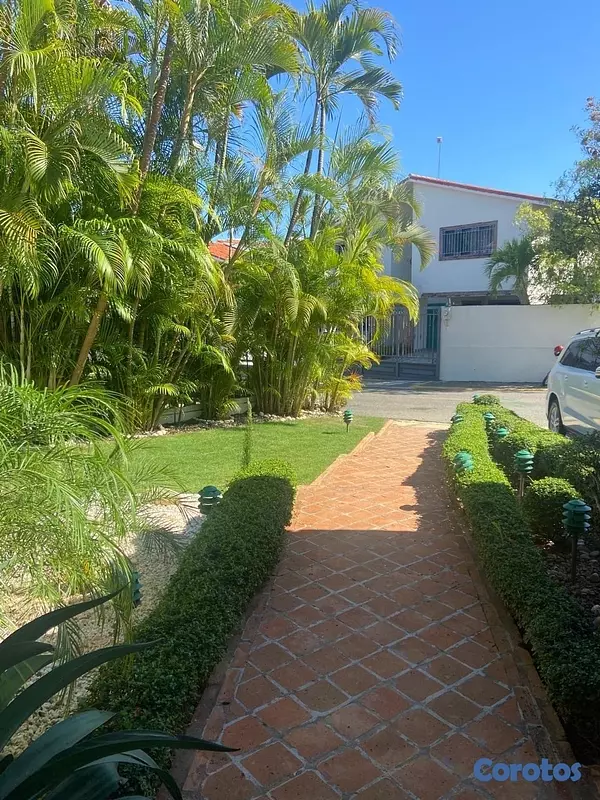casas - venta de casa en cuesta hermosa III con piscina Distrito nacional Santo Domingo  2