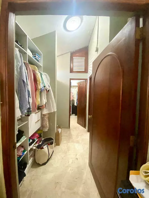 casas - Se vende amplia casa ubicada en la Castellana 8