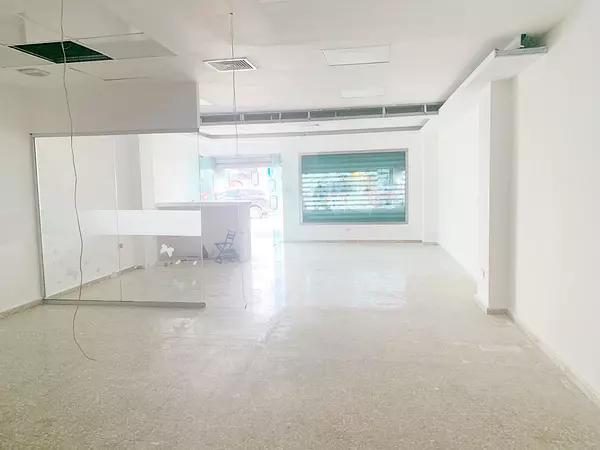 oficinas y locales comerciales - Local céntrico y amplio  6