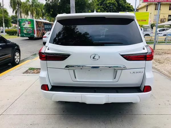 jeepetas y camionetas - LEXUS LX570  2019 7