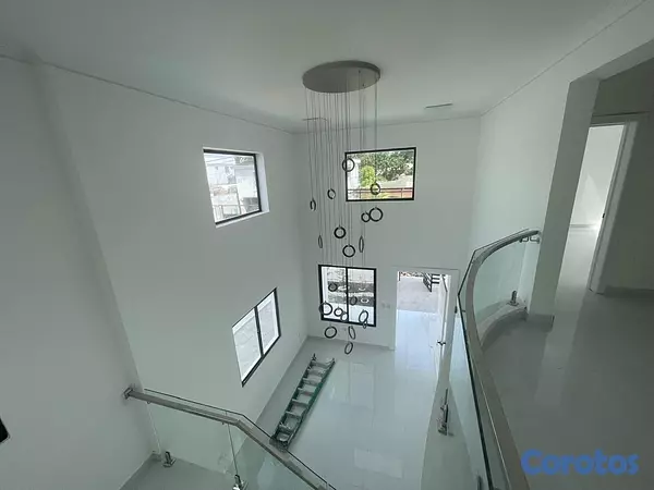 casas - venta de casa moderna con piscina en la autopista de san isidro prado oriental  9
