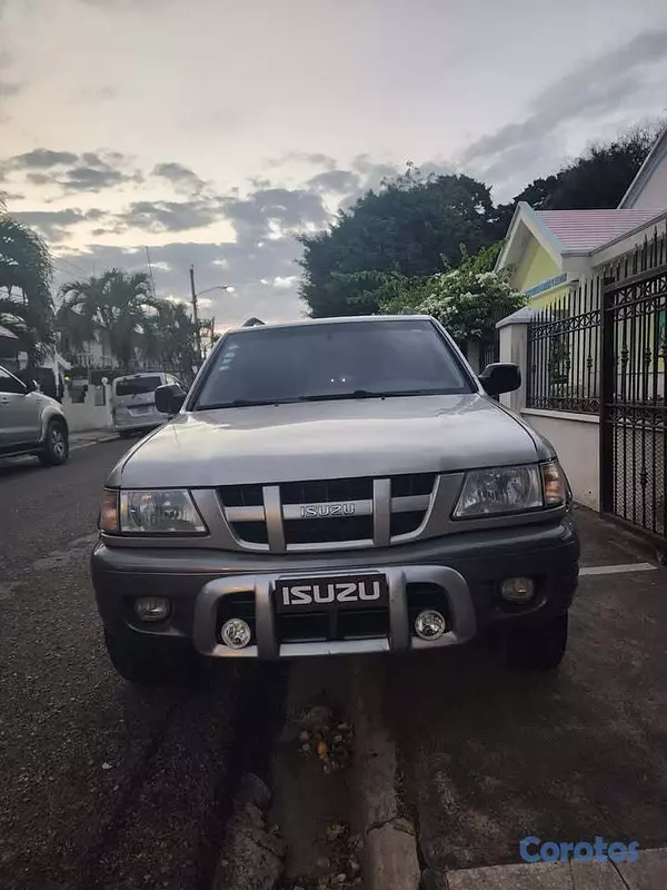 jeepetas y camionetas - Impecable Isuzu Rodeo 2004 3