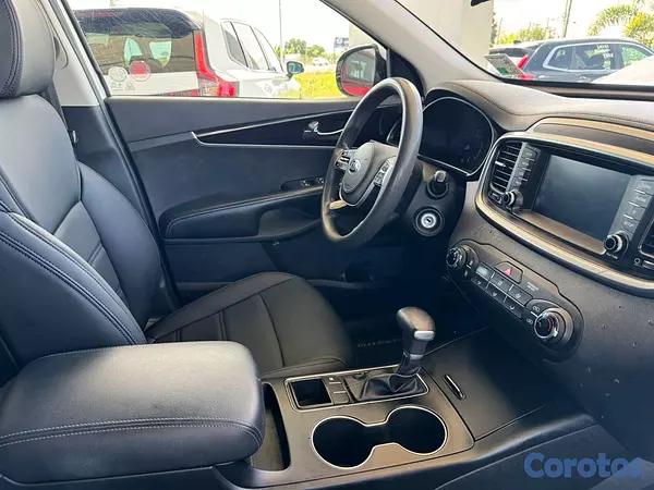 jeepetas y camionetas - 2020 kia Sorento lx clean carfax  3