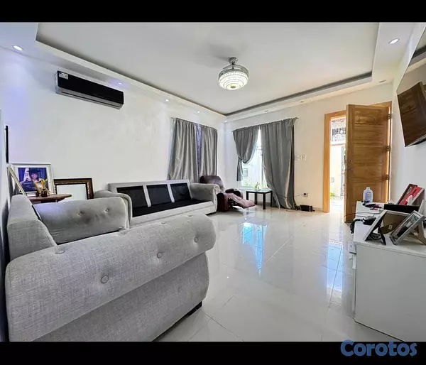 casas - VENDO Casa de 3 Habitaciones  en la Av. República  3