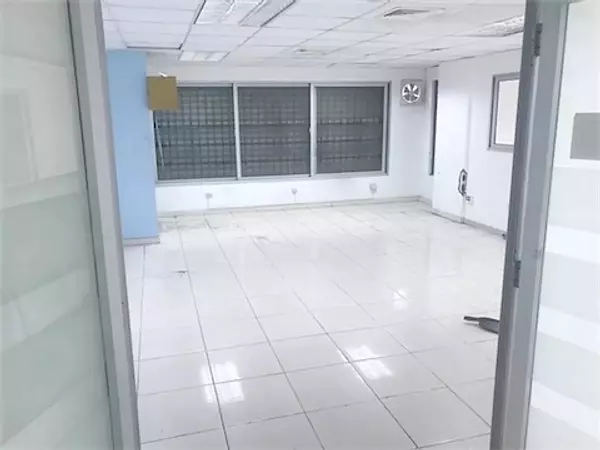oficinas y locales comerciales - Local en primer nivel 258 m  7