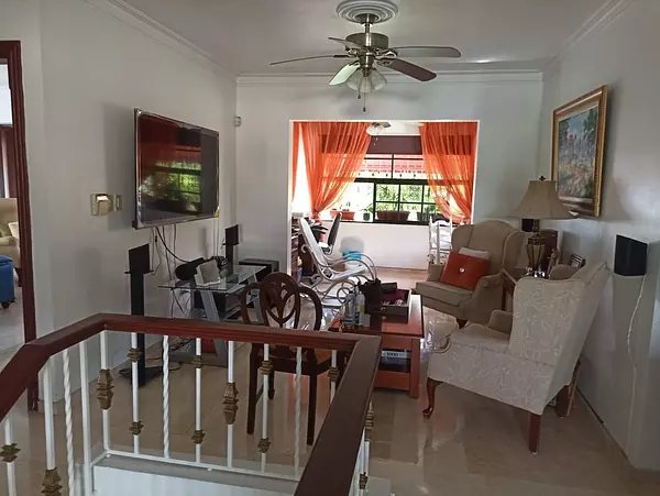 casas - Urbanización tropical, km 7 de la independencia. 

Hermosa casa con patio grande 2