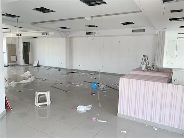 oficinas y locales comerciales - Local en naco espacio abierto 5