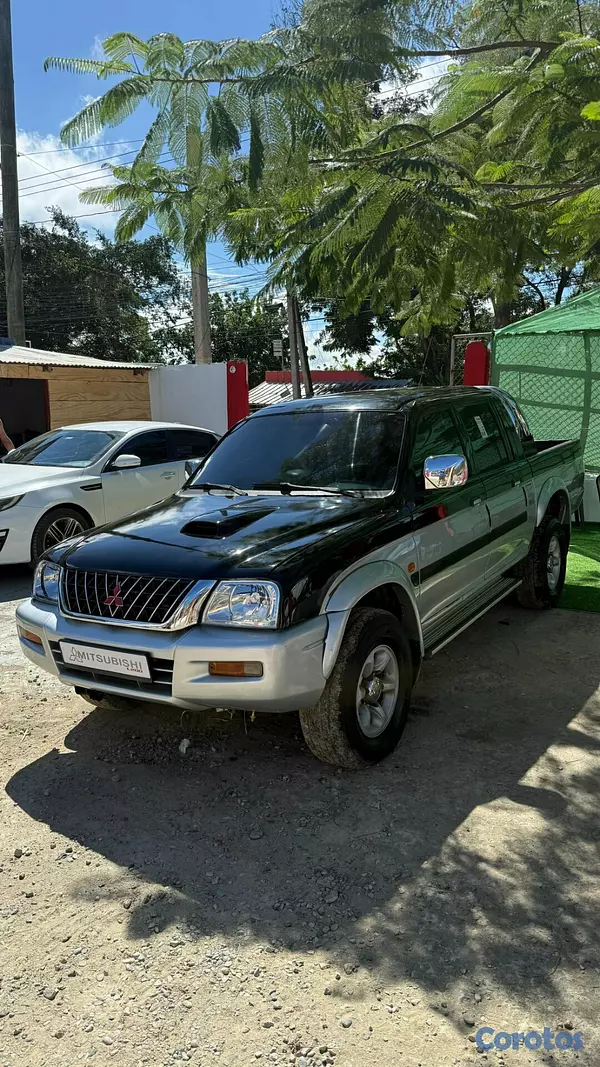 jeepetas y camionetas - Mitsubishi L 200  8