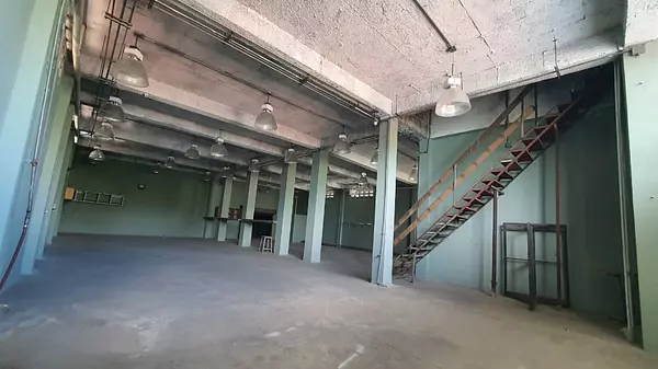 oficinas y locales comerciales - Alquilo Nave 1,500 metros en San Carlos 8