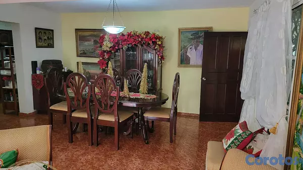 casas - VENDO CASA ZONA RECIDENCIAL Y TRANQUILA POCO METROS DEL MIRADOR SUR- EL PORTÁL  2
