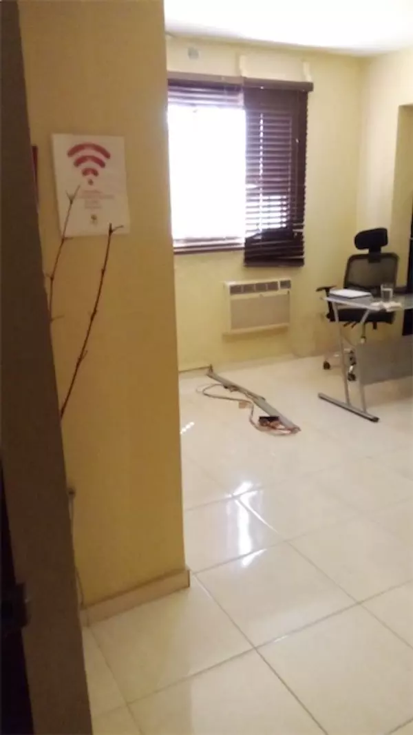 oficinas y locales comerciales - Oficina semi amoblada prados  4