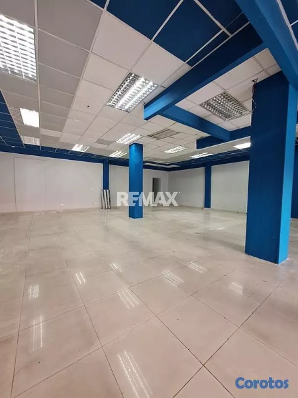 oficinas y locales comerciales - Local comercial de 172mt2 en alquiler en San Carlo 3