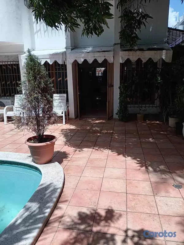 casas - Casa de 6 habitaciones 6 baños en alquiler en Urba 17
