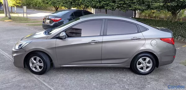 carros - Hyundai Accent 2011 3