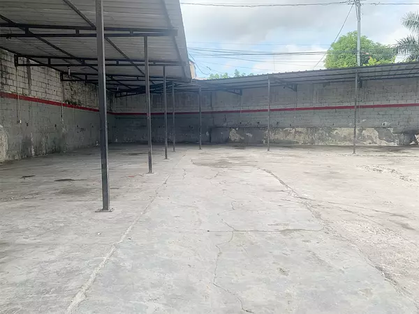 oficinas y locales comerciales - Local amplio en Arroyo hondo  5