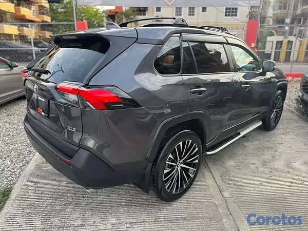 jeepetas y camionetas - Toyota Rav4 XLE 2022 7