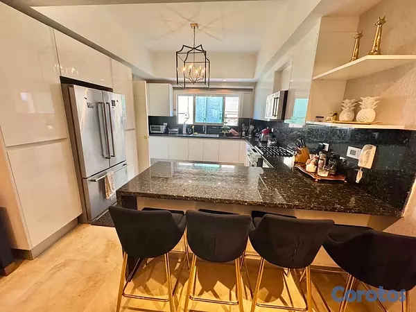 apartamentos - vendo los cacicazgos piso 7 tres habitaciones con baño 4 parqueos tecajdos balcó 11