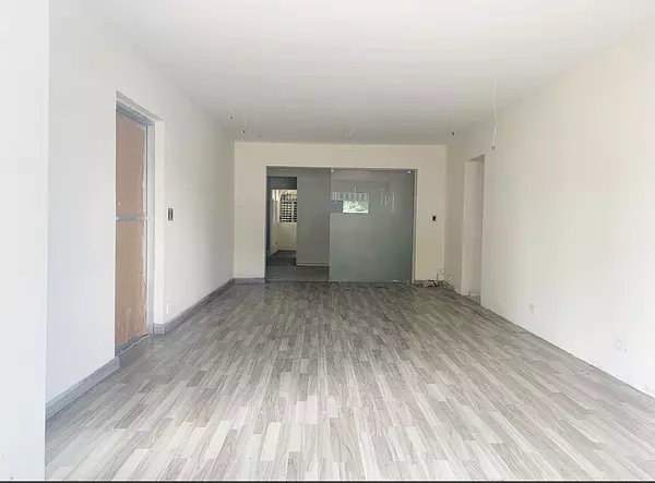 oficinas y locales comerciales - Local en Evaristo morales  2