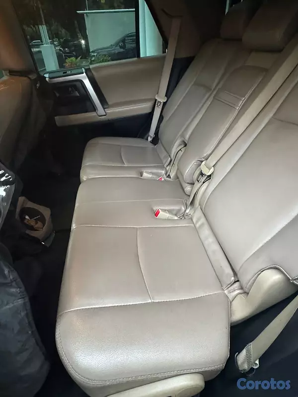 jeepetas y camionetas - Vendo Toyota 4 Runner SR5 2013 Excelentes Condicio 3