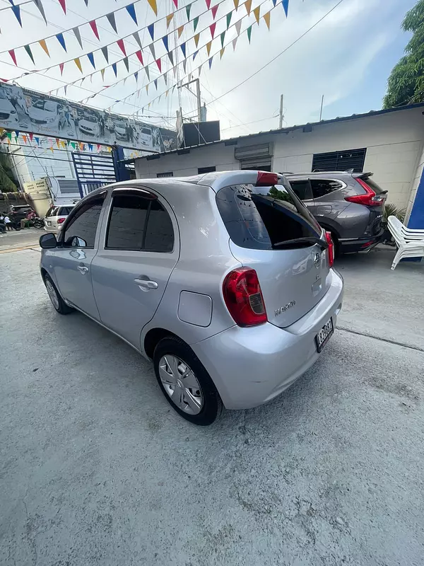 carros - NISSAN MARCH  6